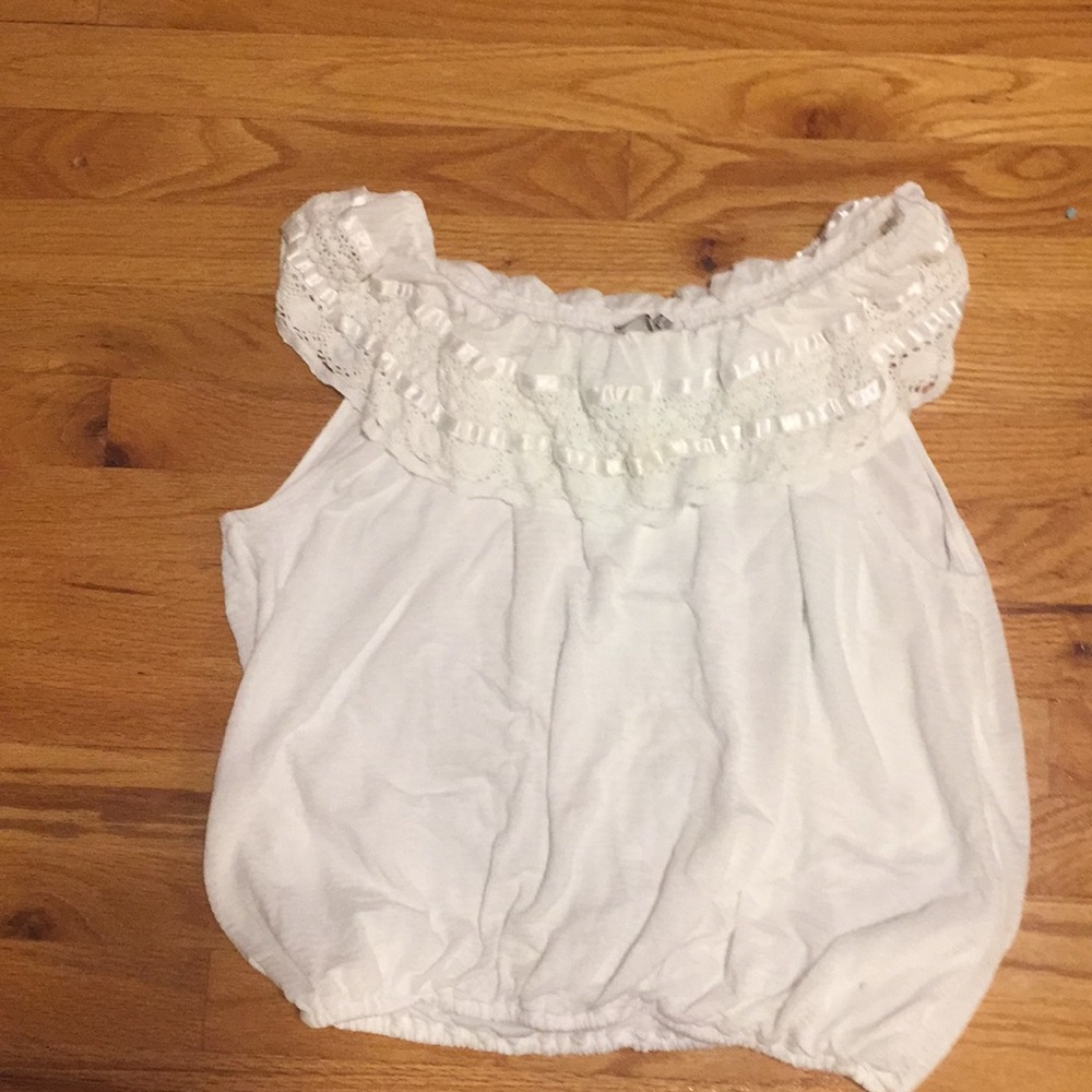 White, sleeveless top. Excellent condition
